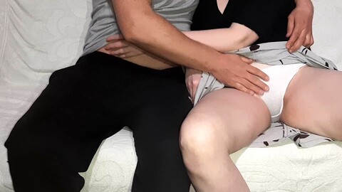 La moglie si scalda con il suo amico